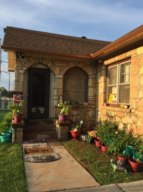 Historic Home - sleeps 4 adults - 1 mile to Ft. Sill